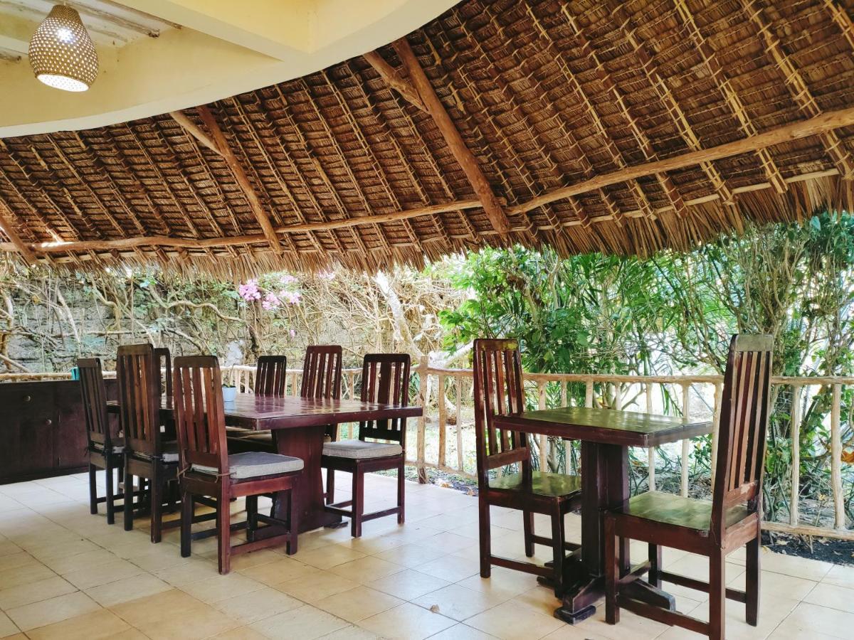Bed and Breakfast Upani In Diani à Diani Beach Extérieur photo