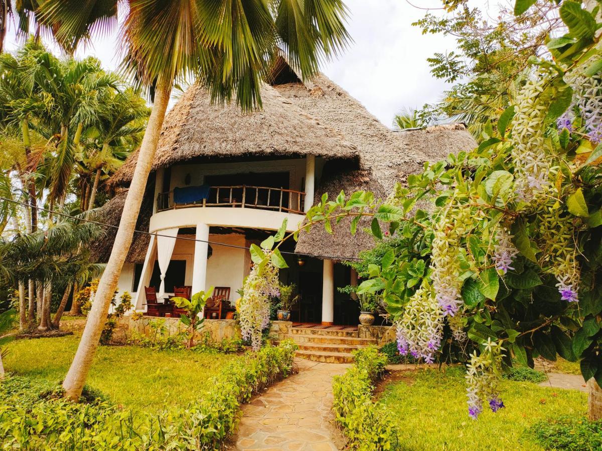Bed and Breakfast Upani In Diani à Diani Beach Extérieur photo
