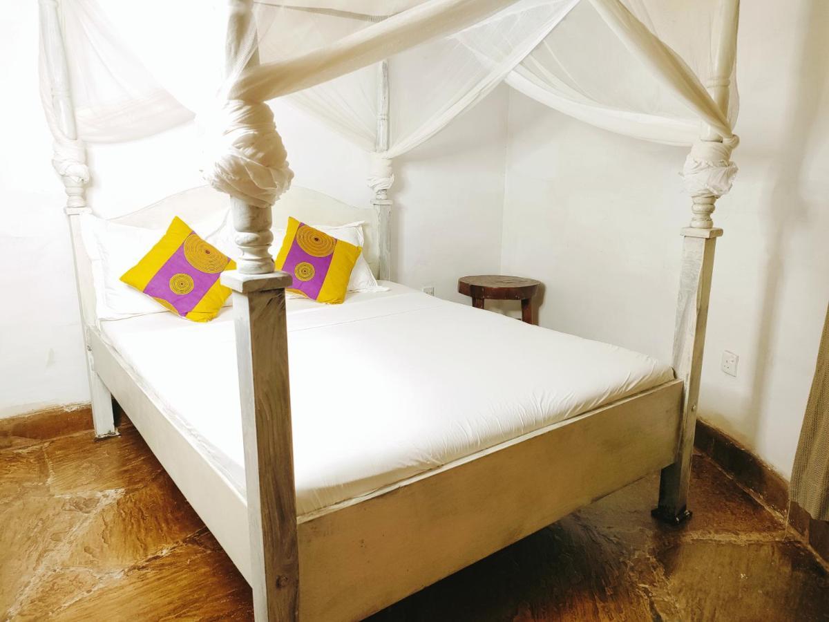Bed and Breakfast Upani In Diani à Diani Beach Extérieur photo