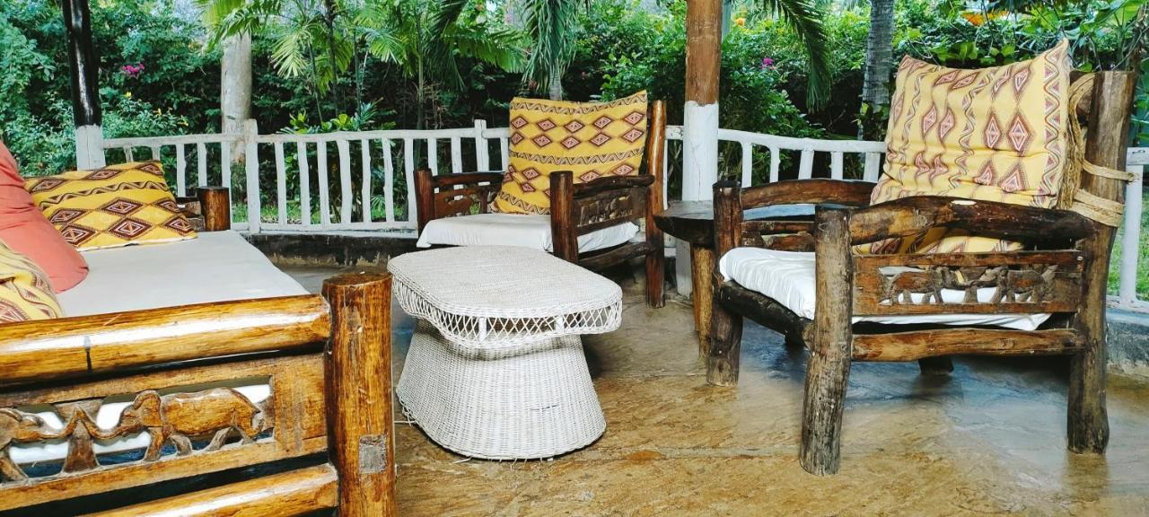 Bed and Breakfast Upani In Diani à Diani Beach Extérieur photo