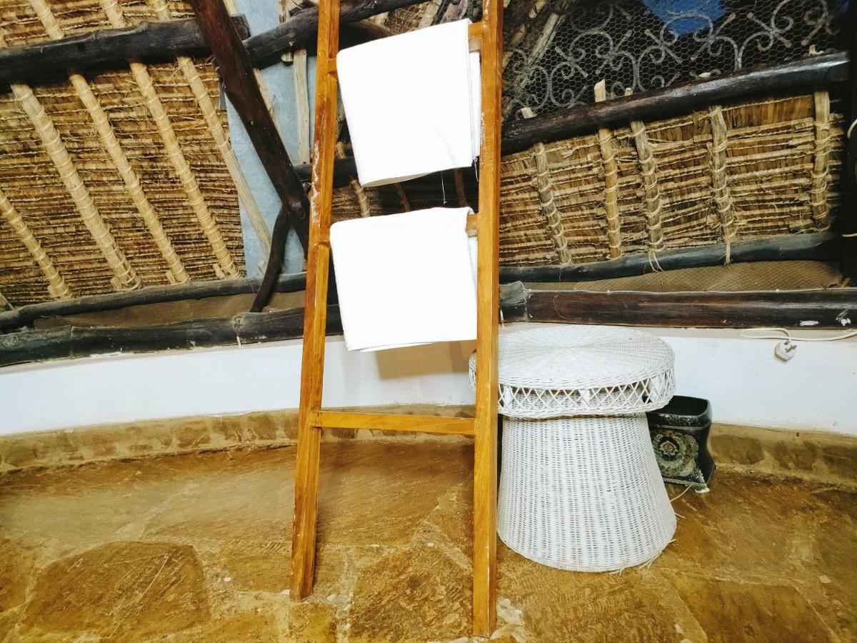 Bed and Breakfast Upani In Diani à Diani Beach Extérieur photo