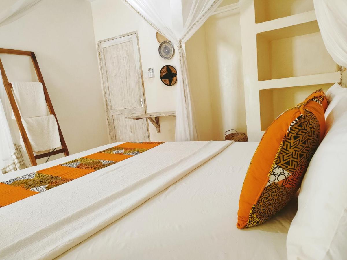 Bed and Breakfast Upani In Diani à Diani Beach Extérieur photo
