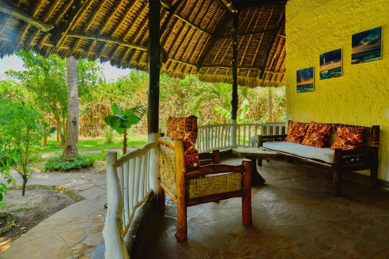 Bed and Breakfast Upani In Diani à Diani Beach Extérieur photo