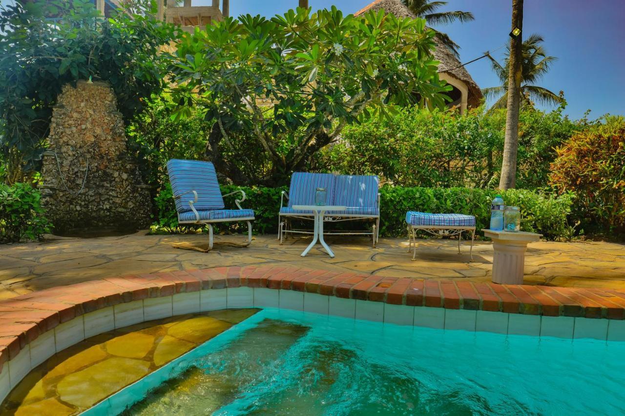 Bed and Breakfast Upani In Diani à Diani Beach Extérieur photo