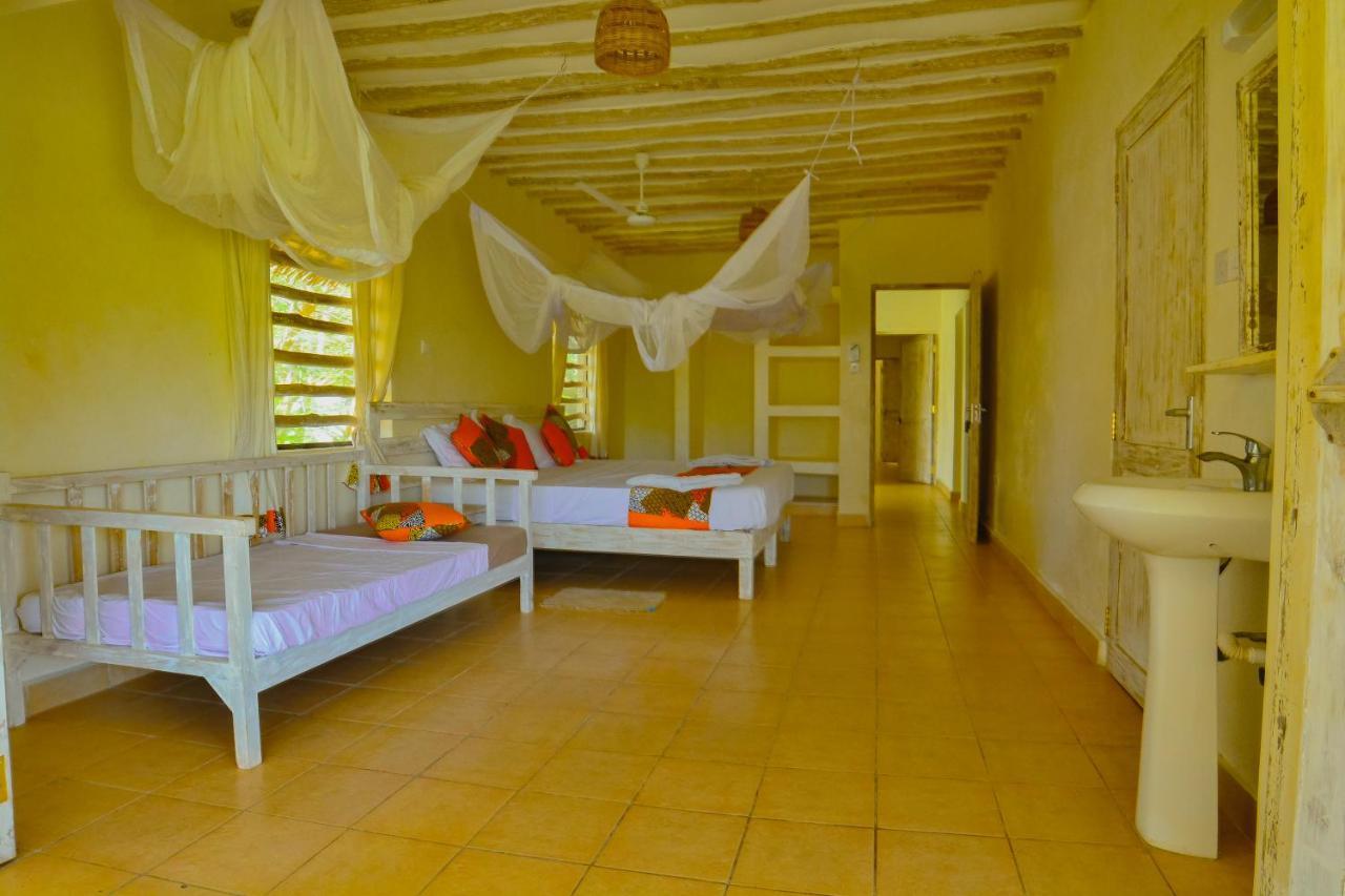 Bed and Breakfast Upani In Diani à Diani Beach Extérieur photo