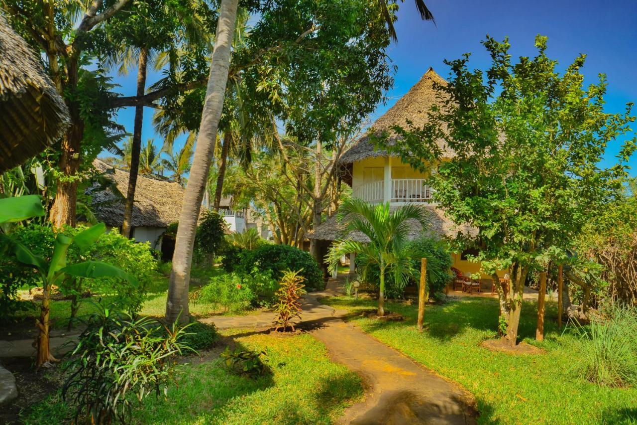 Bed and Breakfast Upani In Diani à Diani Beach Extérieur photo