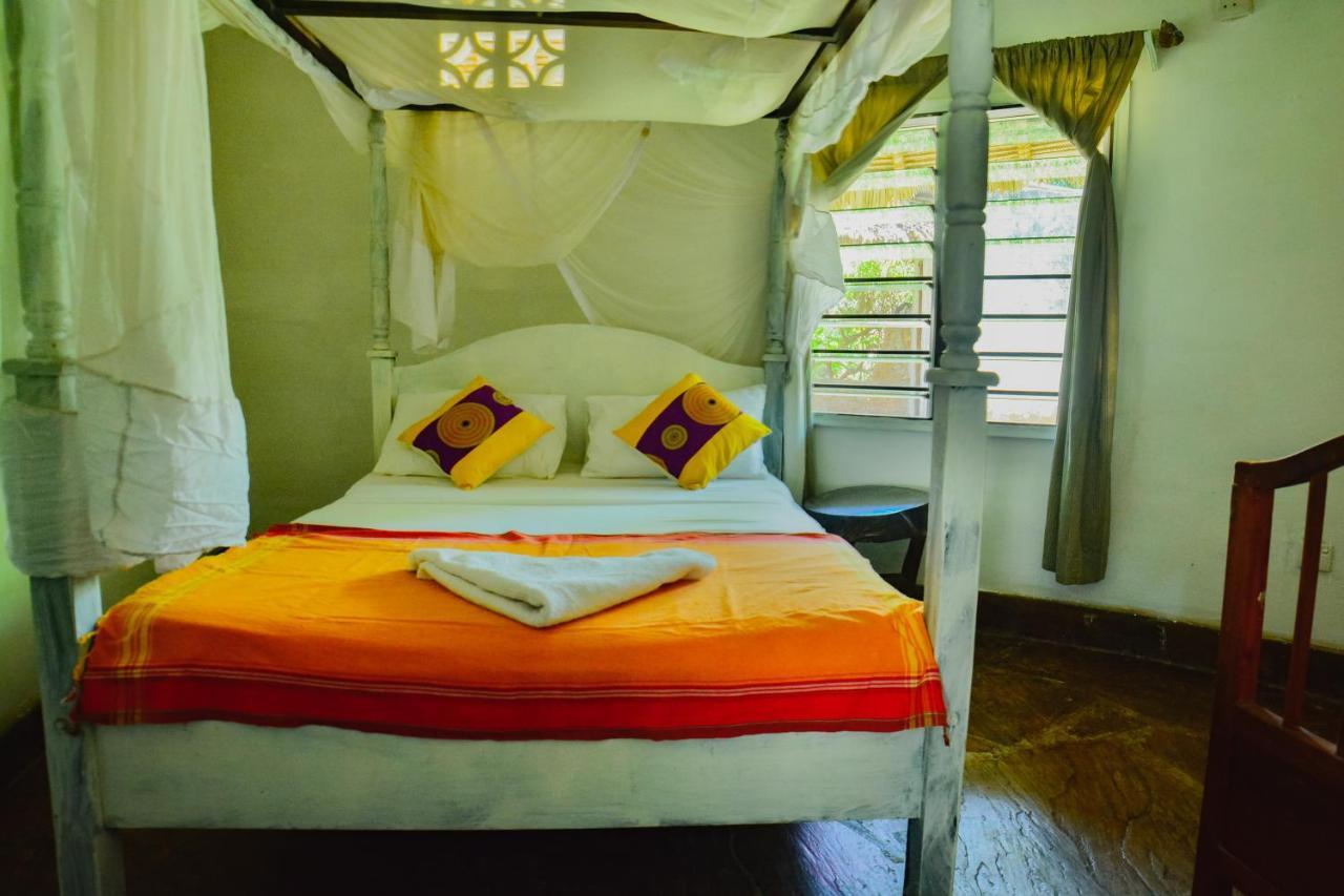 Bed and Breakfast Upani In Diani à Diani Beach Extérieur photo