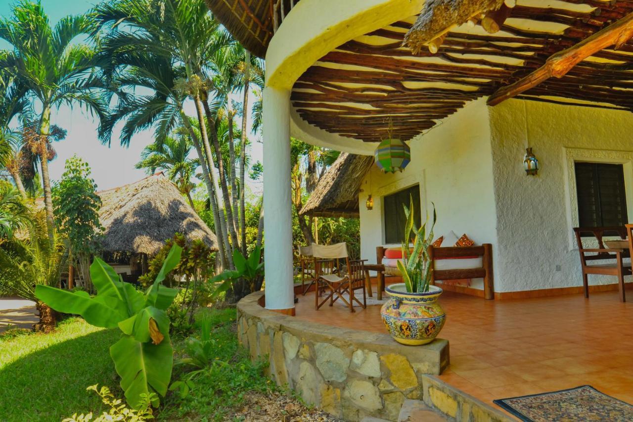 Bed and Breakfast Upani In Diani à Diani Beach Extérieur photo
