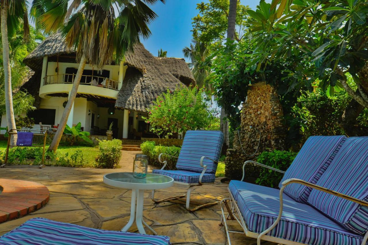 Bed and Breakfast Upani In Diani à Diani Beach Extérieur photo