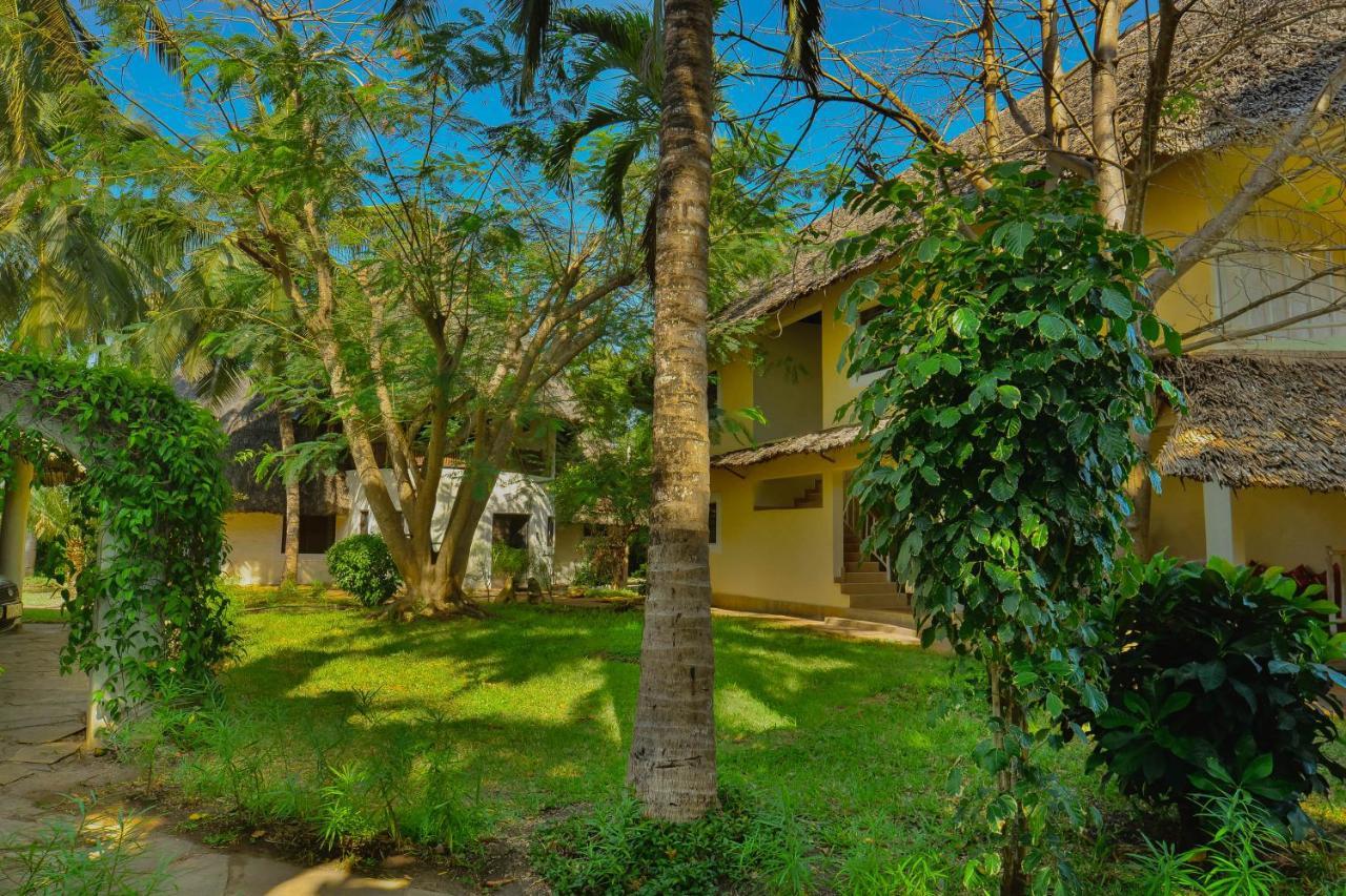 Bed and Breakfast Upani In Diani à Diani Beach Extérieur photo